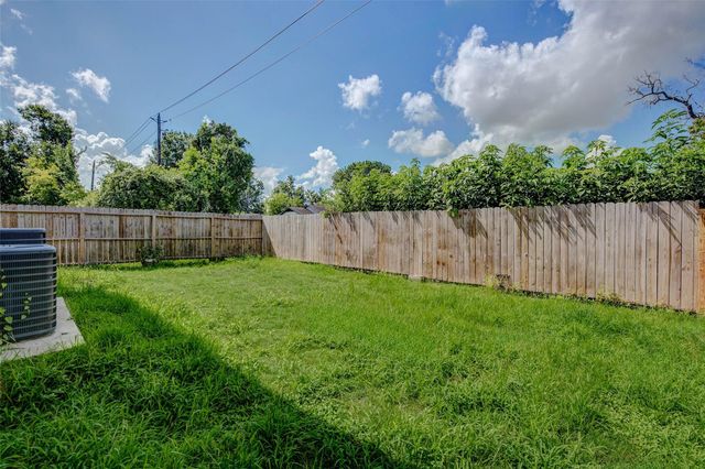 4014 Dreyfus Street B, Houston, TX 77021