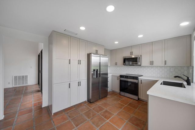 20 San Sebastian Drive, Rancho Mirage, CA 92270