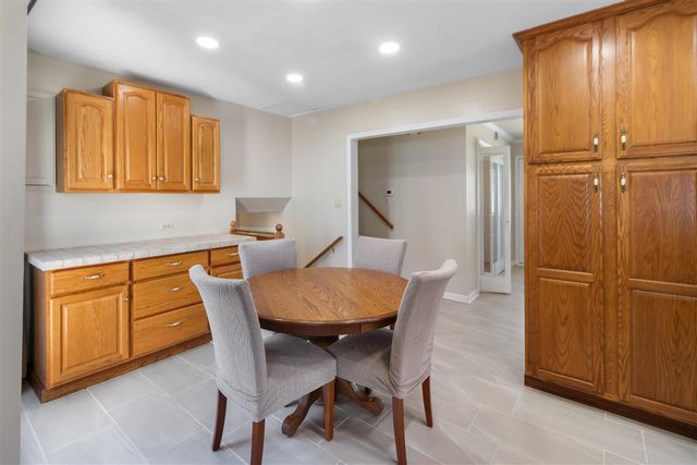 33112 Lynx Court, Westland, MI 48185