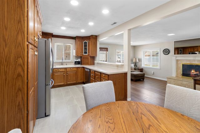 33112 Lynx Court, Westland, MI 48185