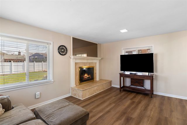 33112 Lynx Court, Westland, MI 48185