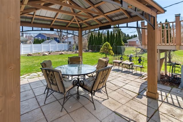 33112 Lynx Court, Westland, MI 48185