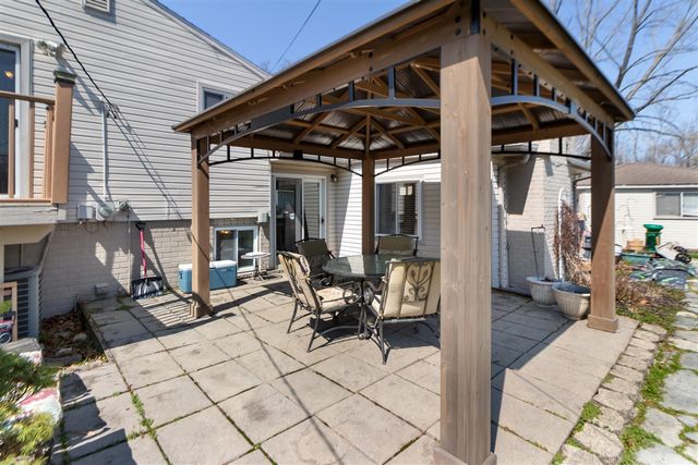 33112 Lynx Court, Westland, MI 48185