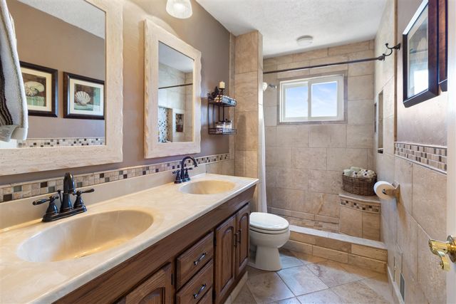 33112 Lynx Court, Westland, MI 48185