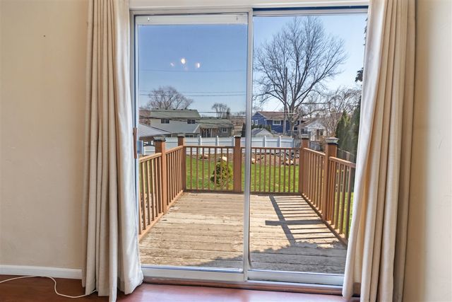 33112 Lynx Court, Westland, MI 48185