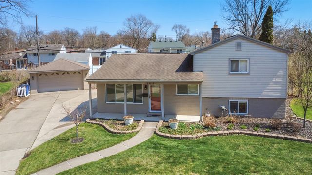 33112 Lynx Court, Westland, MI 48185