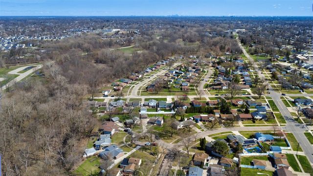 33112 Lynx Court, Westland, MI 48185