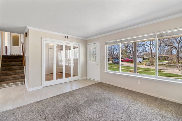 33112 Lynx Court, Westland, MI 48185