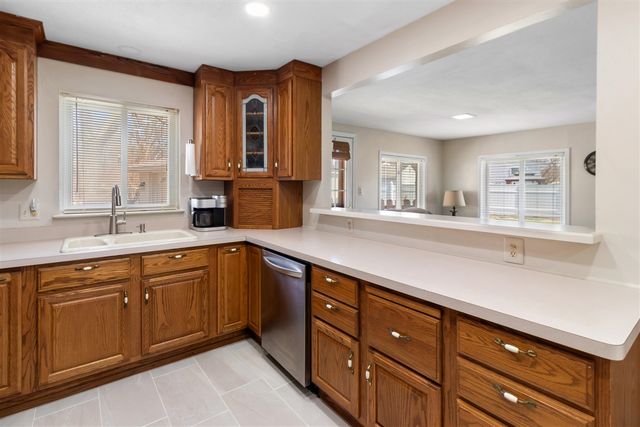 33112 Lynx Court, Westland, MI 48185