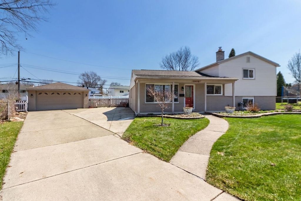 33112 Lynx Court, Westland, MI 48185