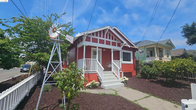 1068 66Th St, Oakland, CA 94608