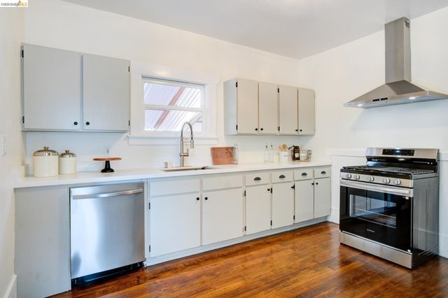 1068 66Th St, Oakland, CA 94608