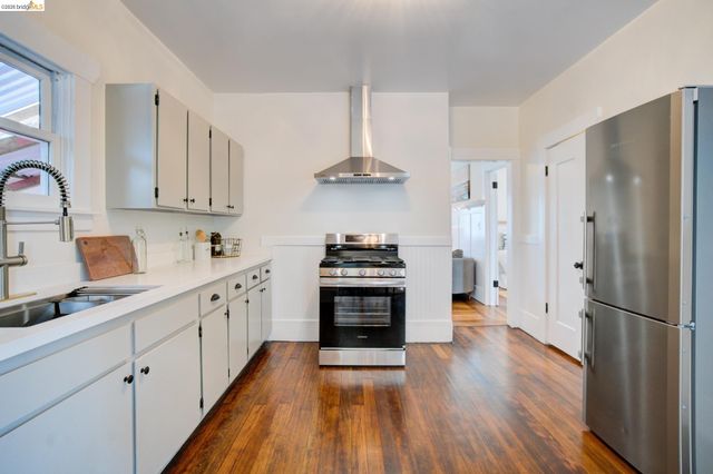 1068 66Th St, Oakland, CA 94608