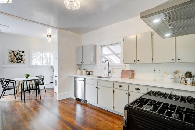 1068 66Th St, Oakland, CA 94608