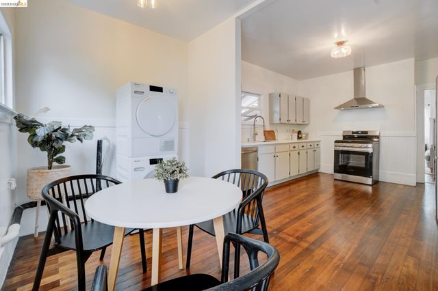 1068 66Th St, Oakland, CA 94608