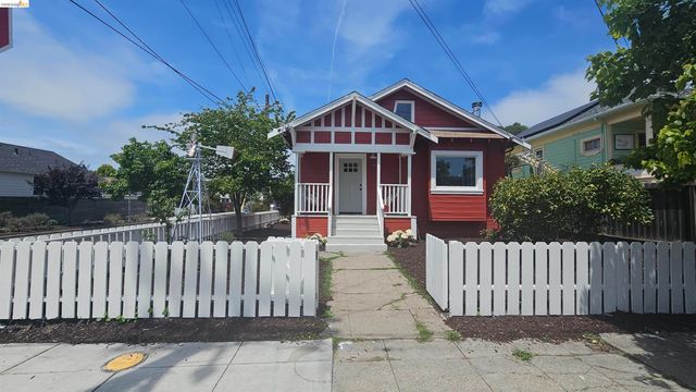 1068 66Th St, Oakland, CA 94608