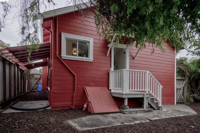 1068 66Th St, Oakland, CA 94608