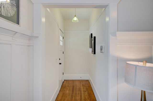 1068 66Th St, Oakland, CA 94608