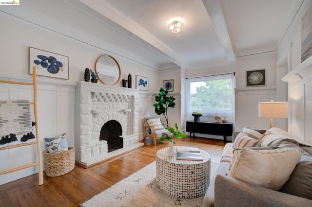 1068 66Th St, Oakland, CA 94608