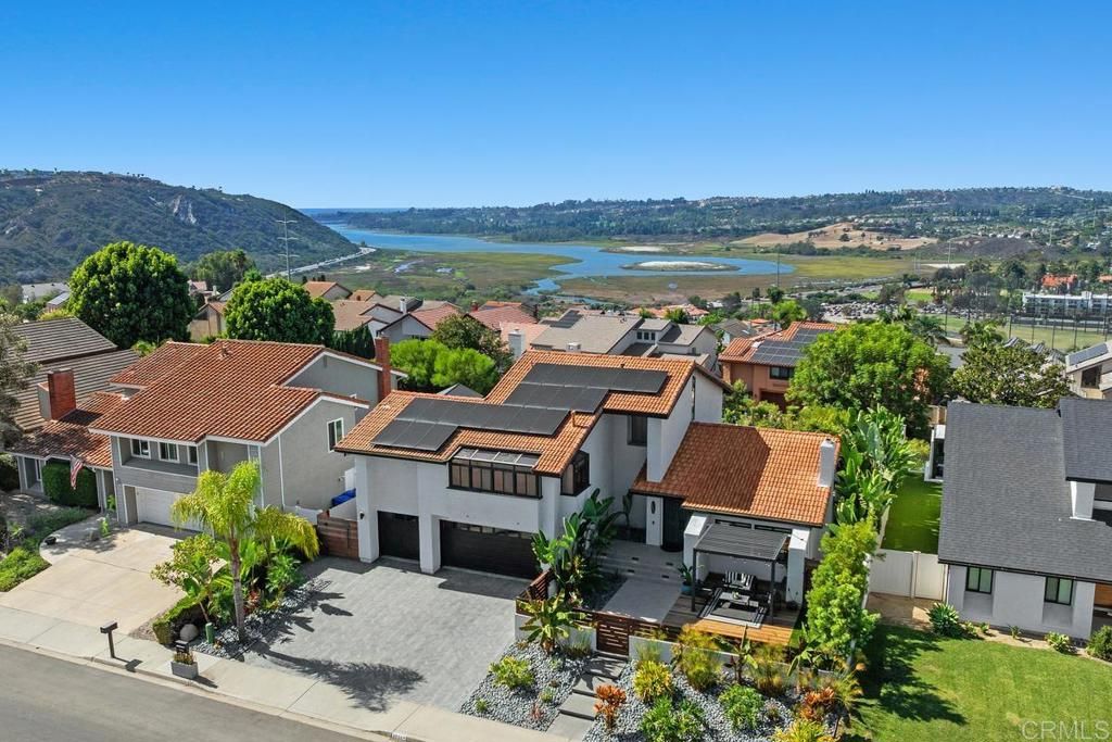 2016 Pintoresco Ct, Carlsbad, CA 92009 — photo 2
