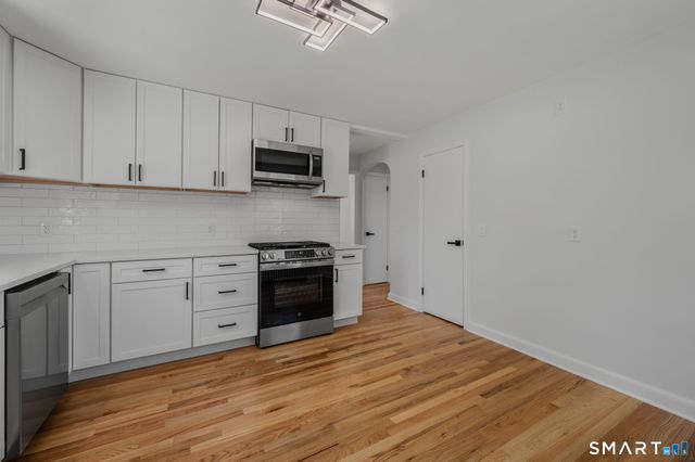 85 Ledyard Street, New London, CT 06320
