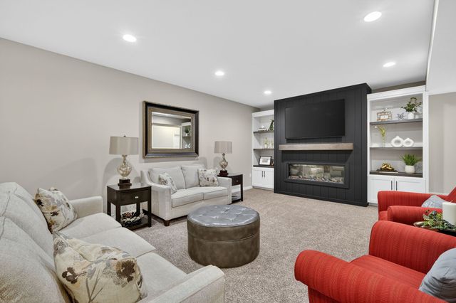 16886 Airline Drive, Clive, IA 50325