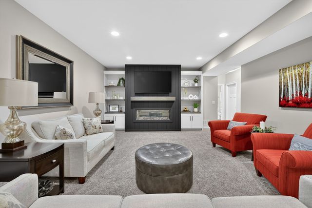 16886 Airline Drive, Clive, IA 50325