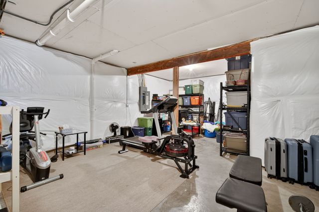 16886 Airline Drive, Clive, IA 50325