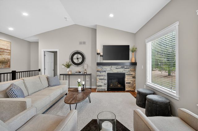 16886 Airline Drive, Clive, IA 50325