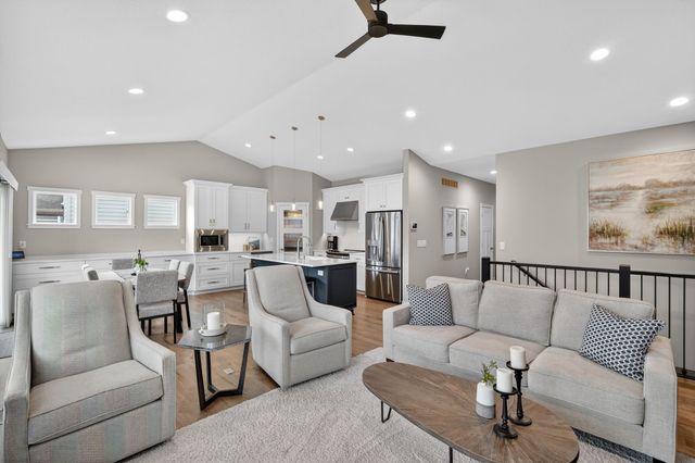 16886 Airline Drive, Clive, IA 50325