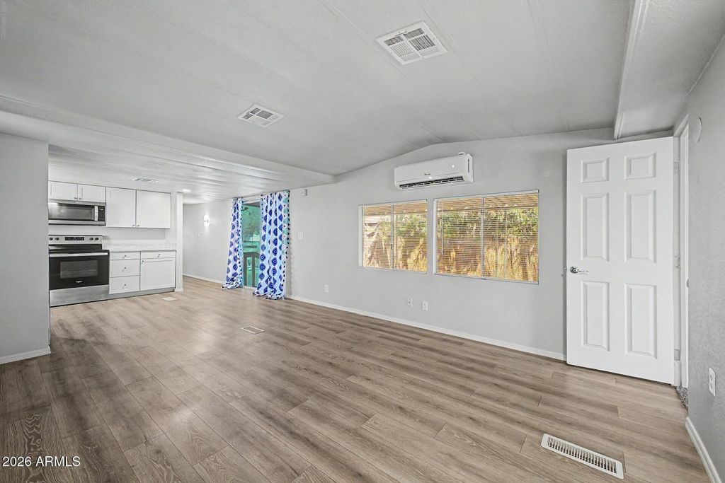 10401 N CAVE CREEK Road 134, Phoenix, AZ 85020 — photo 5