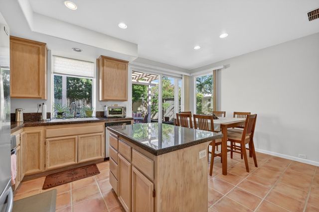 1160 Cobble Fields Ct, Folsom, CA 95630