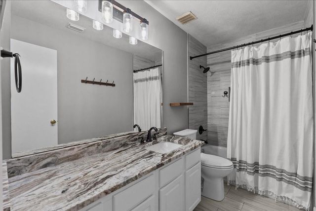 926 Mystic Village Lane, Seabrook, TX 77586
