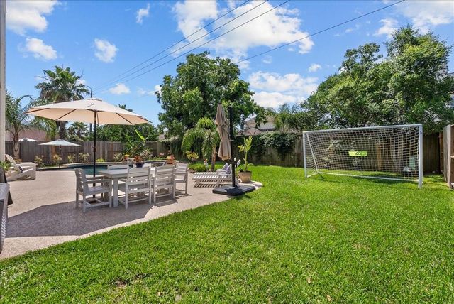 926 Mystic Village Lane, Seabrook, TX 77586