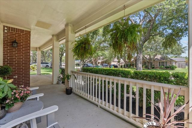 926 Mystic Village Lane, Seabrook, TX 77586