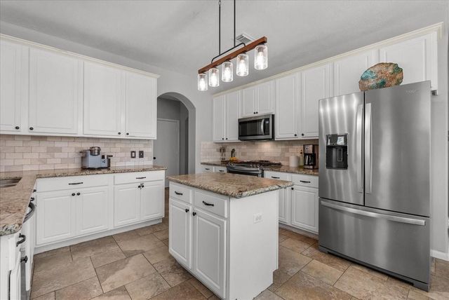 926 Mystic Village Lane, Seabrook, TX 77586