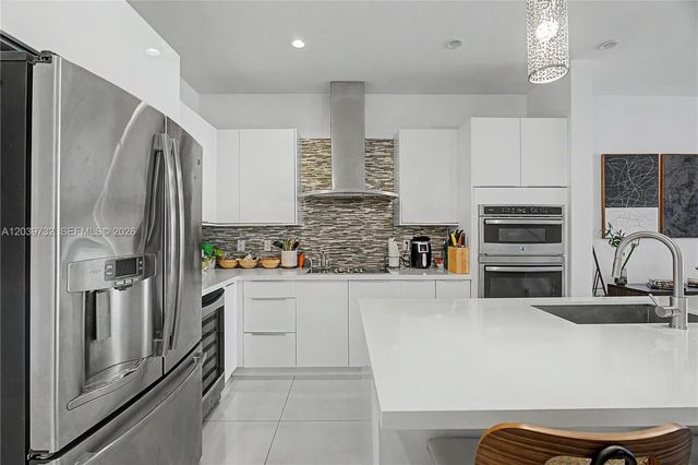 10260 NW 63rd Ter 203, Miami, FL 33178