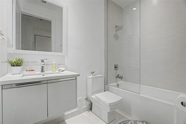 10260 NW 63rd Ter 203, Miami, FL 33178