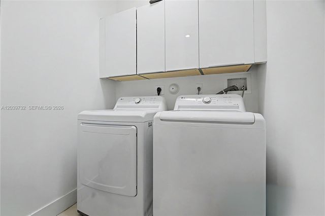 10260 NW 63rd Ter 203, Miami, FL 33178