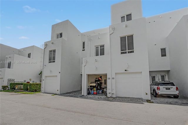 10260 NW 63rd Ter 203, Miami, FL 33178