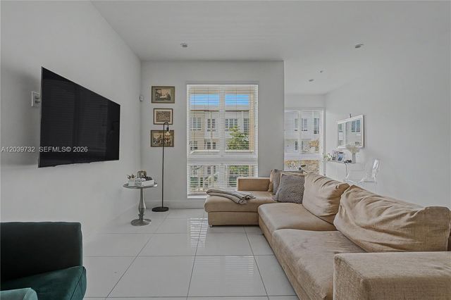 10260 NW 63rd Ter 203, Miami, FL 33178
