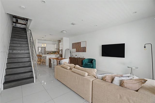 10260 NW 63rd Ter 203, Miami, FL 33178