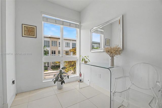 10260 NW 63rd Ter 203, Miami, FL 33178