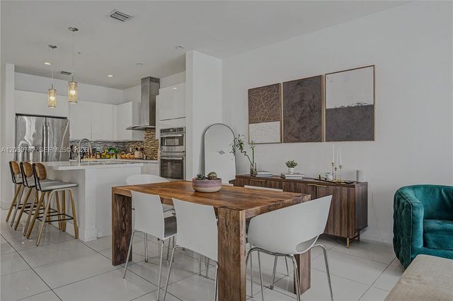 10260 NW 63rd Ter 203, Miami, FL 33178