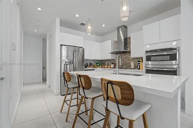 10260 NW 63rd Ter 203, Miami, FL 33178