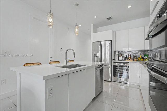 10260 NW 63rd Ter 203, Miami, FL 33178