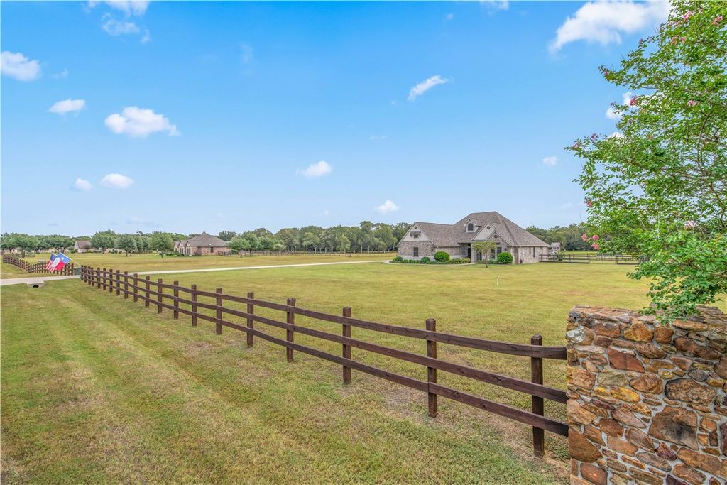 9600 Shadow Creek, Bryan, TX 77808 — exterior
