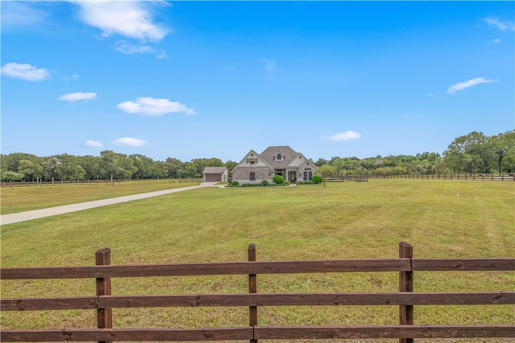 9600 Shadow Creek, Bryan, TX 77808 — photo 2