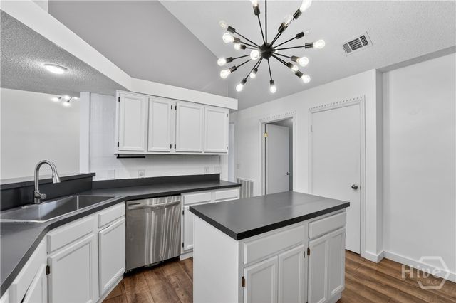 6 English Saddle Court, Savannah, GA 31406