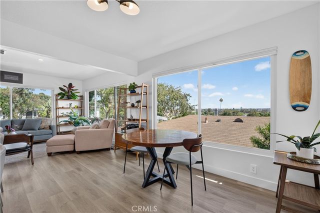 2043 Raymond, Signal Hill, CA 90755